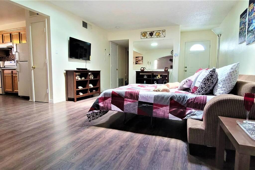Vacation Home 3.5 Mi To Strip/Dt/Outlt Up To 8 Gst Las Vegas Exterior photo